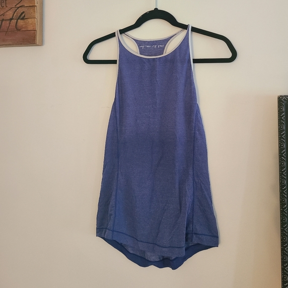 Beautiful Lululemon Tank - Picture 2 of 5